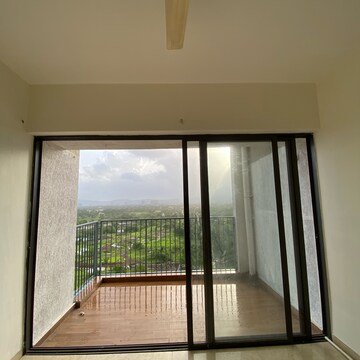 Room in 2.5 BHK Apartment at Lodha Lakeshore Greens, Hedutane – for Rent