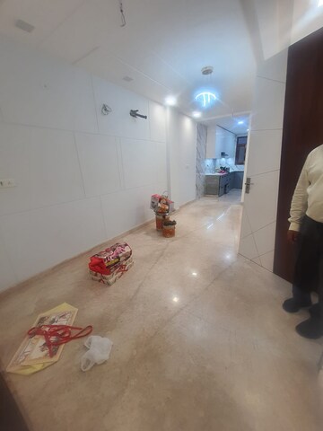 Room in 4 BHK Apartment at DLF The Belaire, Sector 54 – for Sale