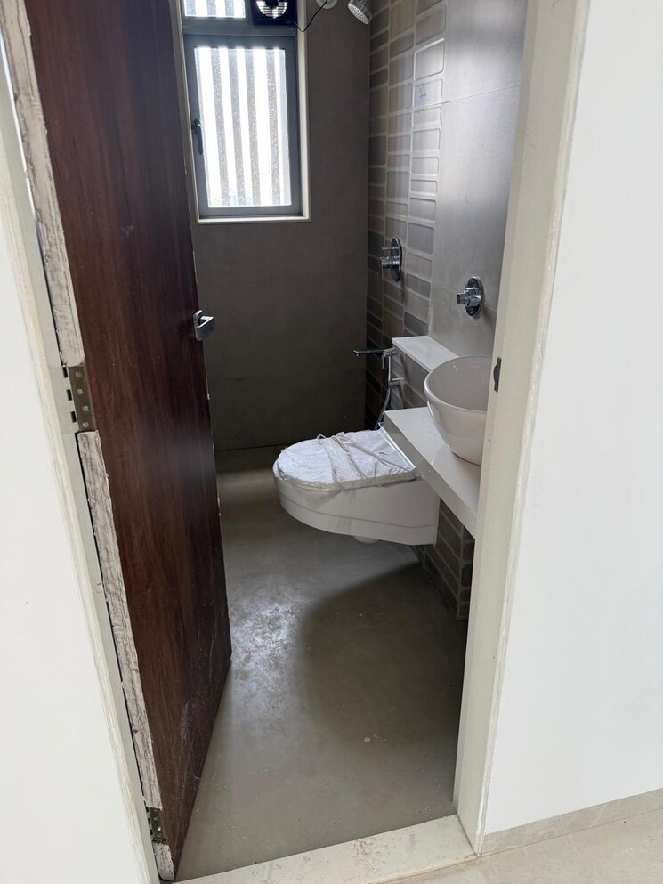 Bathroom, dadar west 1 Bedroom 500 Sq.Ft. Apartment In Dadar West Mumbai 8824852