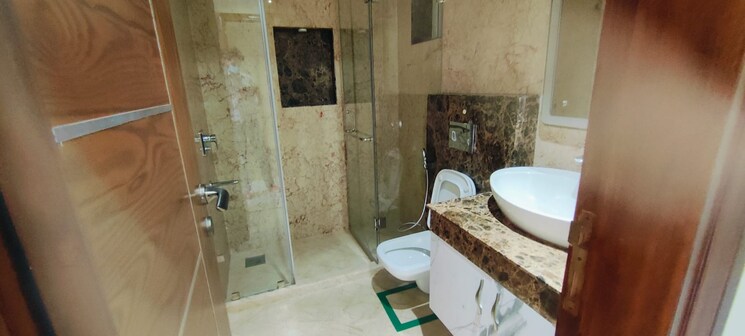 Bathroom, hauz khas 4 Bedroom 2800 Sq.Ft. Builder Floor In Hauz Khas Delhi 8824973