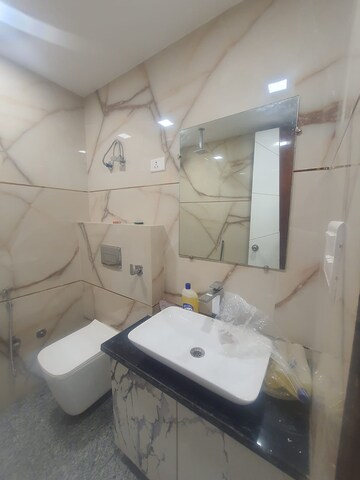 Bathroom in 4 BHK Apartment at DLF The Icon, Dlf Phase V – for Sale