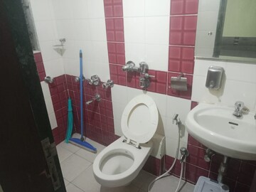 Master Bedroom in 1 BHK Apartment at K Raheja Palm Court, Malad West – for Rent