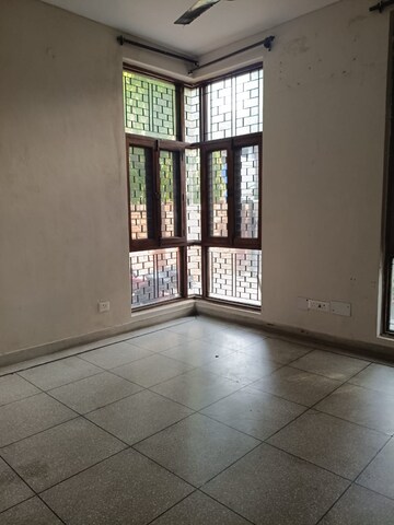 Room in 3 BHK Independent House at Sector 55 – for Rent