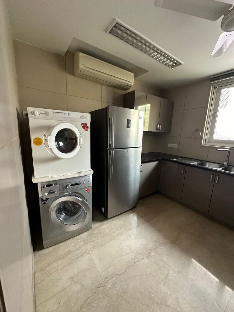  Parking, veera-safdarjung-enclave 4 Bedroom 2700 Sq.Ft. Apartment In Safdarjung Enclave Delhi 8825053