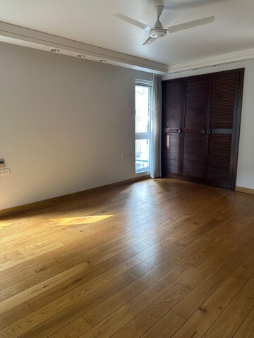Room in 4 BHK Apartment at Veera Safdarjung Enclave, Safdarjung Enclave – for Rent