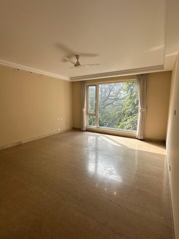 Room in 4 BHK Apartment at Veera Safdarjung Enclave, Safdarjung Enclave – for Rent