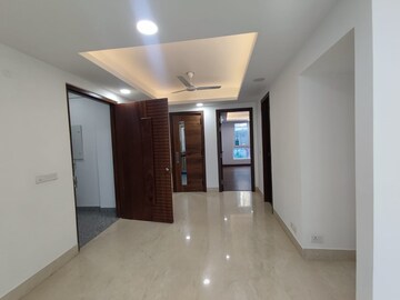 Room in 3 BHK Apartment at Safdarjung Development Area – for Sale