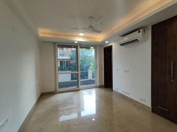Room in 4 BHK Apartment at Safdarjung Development Area – for Rent