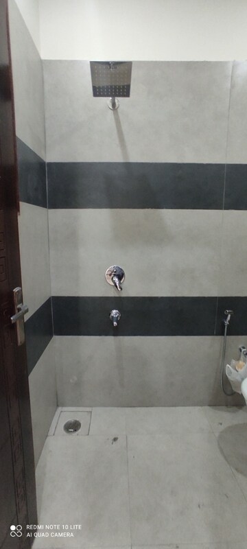 Furnished Amenities in 3 BHK Builder Floor at Motia Blue Ridge, Dhakoli – for Rent