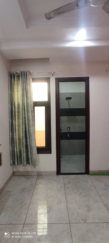 Room in 3 BHK Builder Floor at Motia Blue Ridge, Dhakoli – for Rent