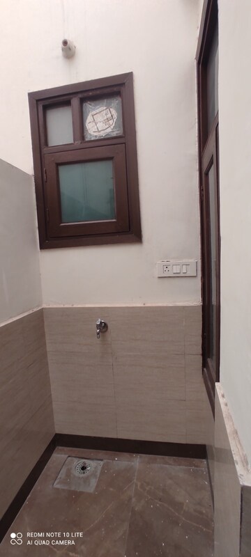 Room in 3 BHK Builder Floor at Motia Blue Ridge, Dhakoli – for Rent