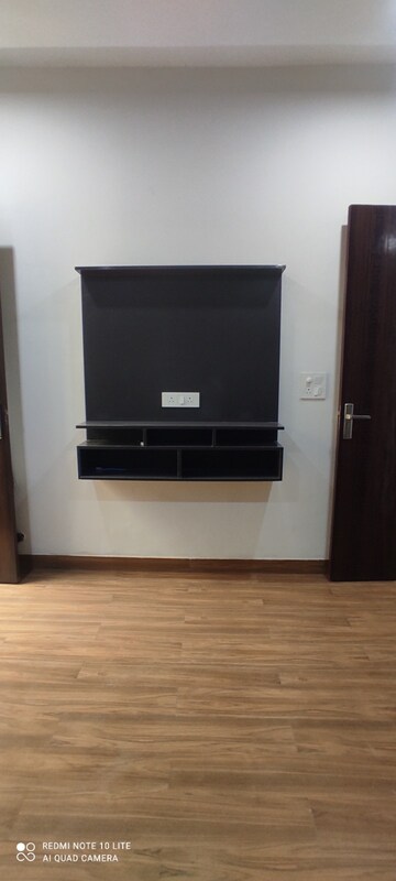 Furnished Amenities in 3 BHK Builder Floor at Motia Blue Ridge, Dhakoli – for Rent