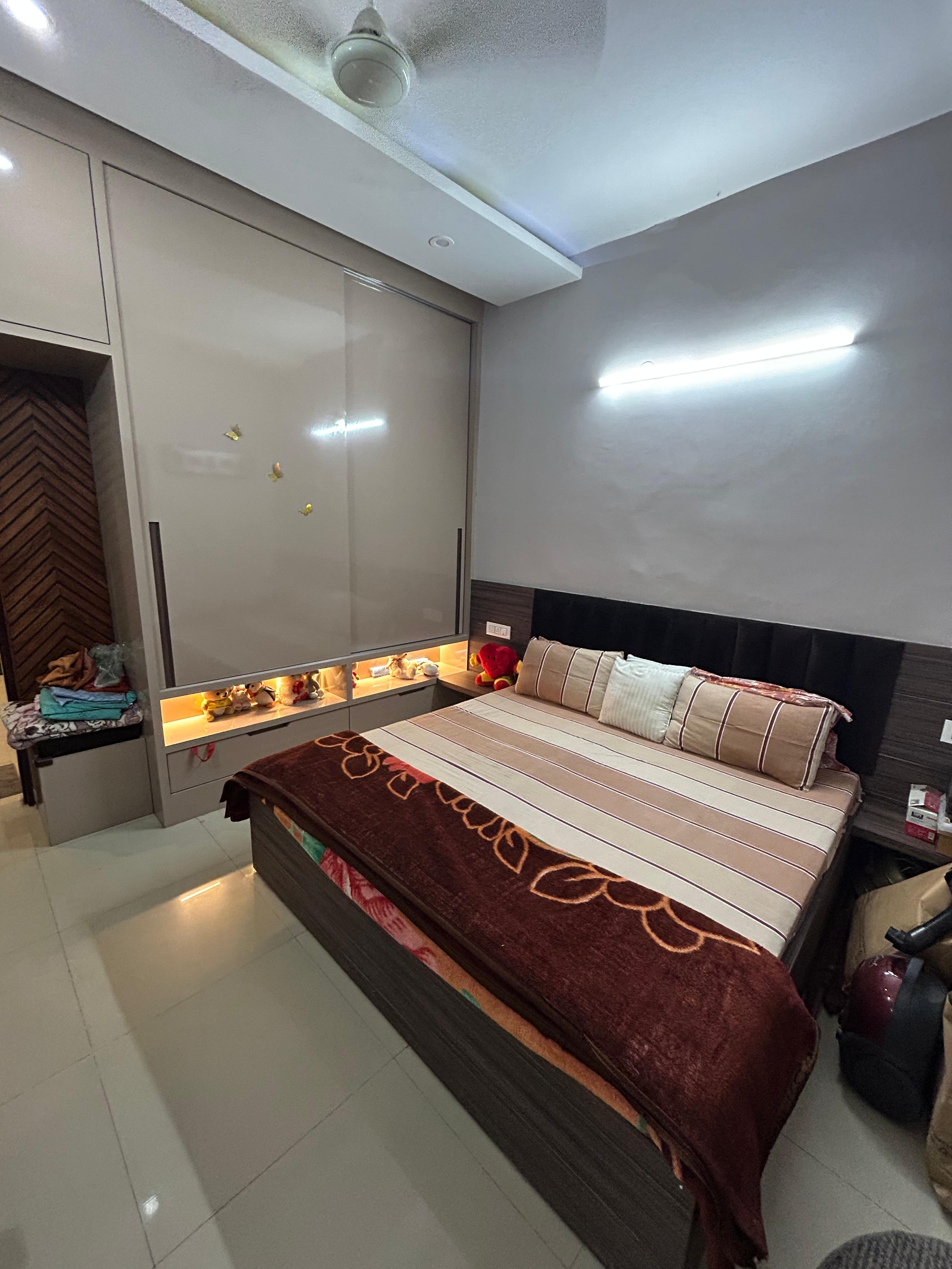 3 BHK + Pooja Room,Study Room,Extra Room Apartment For Rent in Sunny Enclave 