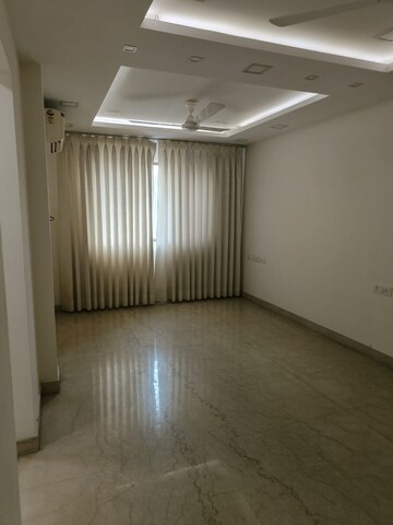 Room in 3 BHK Builder Floor at Defence Colony – for Rent