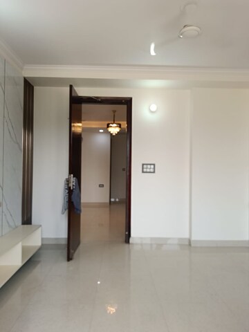 Building Lobby in 3 BHK Builder Floor at Kohli One Malibu Town, Sector 47 – for Rent