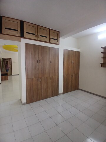 Room in 3 BHK Apartment at Darga Road – for Rent