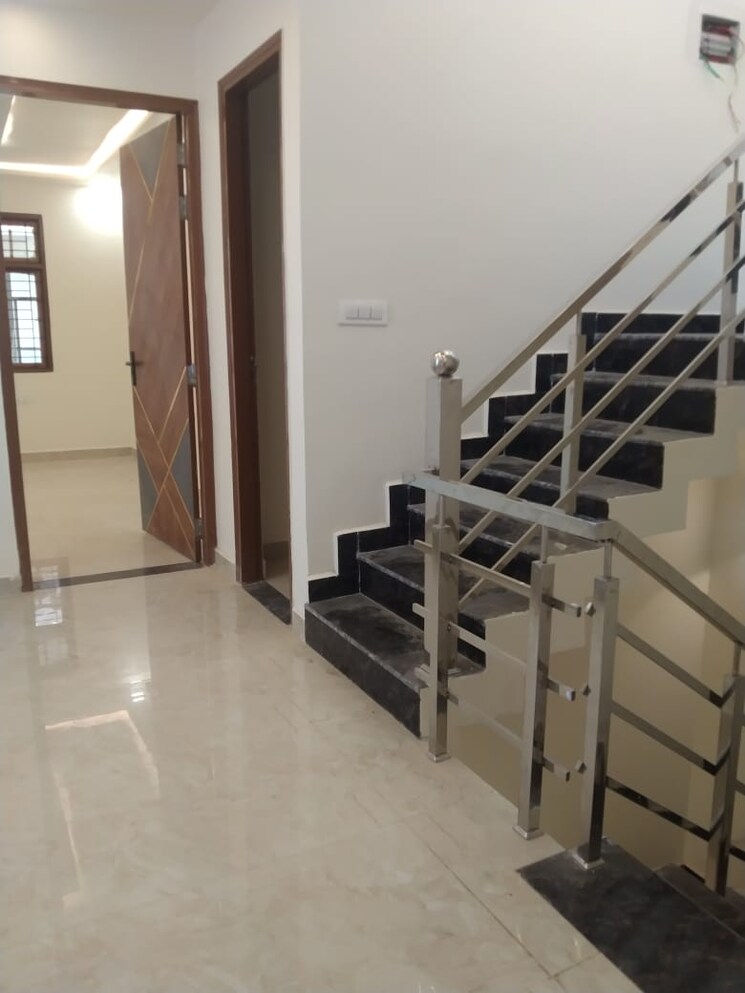 undefined, indira nagar 3 Bedroom 2400 Sq.Ft. Villa In Indira Nagar Lucknow 8825989