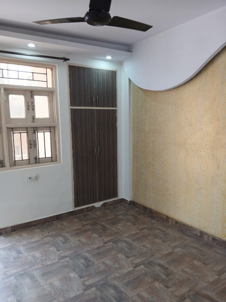 Room, pochanpur colony 3 Bedroom 1080 Sq.Ft. Builder Floor In Pochanpur Colony Delhi 8825980