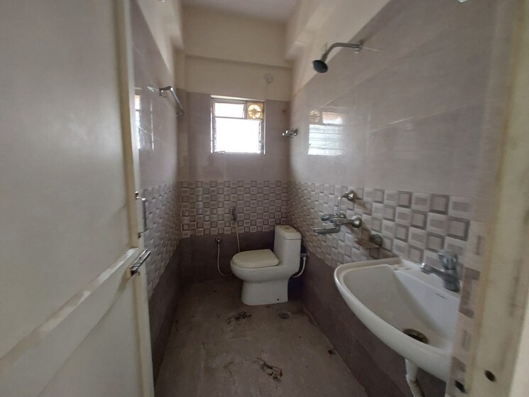 Bathroom, shrachi-newtown-villas 2 Bedroom 1095 Sq.Ft. Apartment In New Town Kolkata 8826140