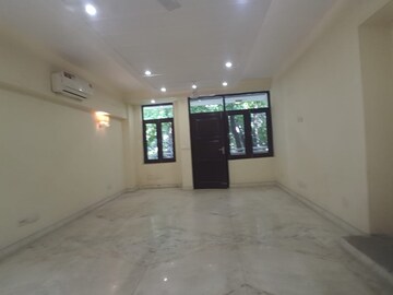 Room in 4 BHK Apartment at Geetanjali Enclave – for Rent