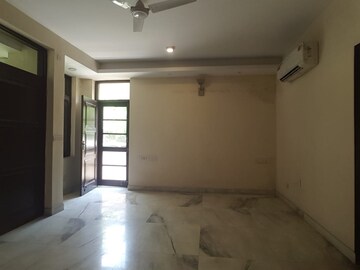 Room in 4 BHK Apartment at Geetanjali Enclave – for Rent
