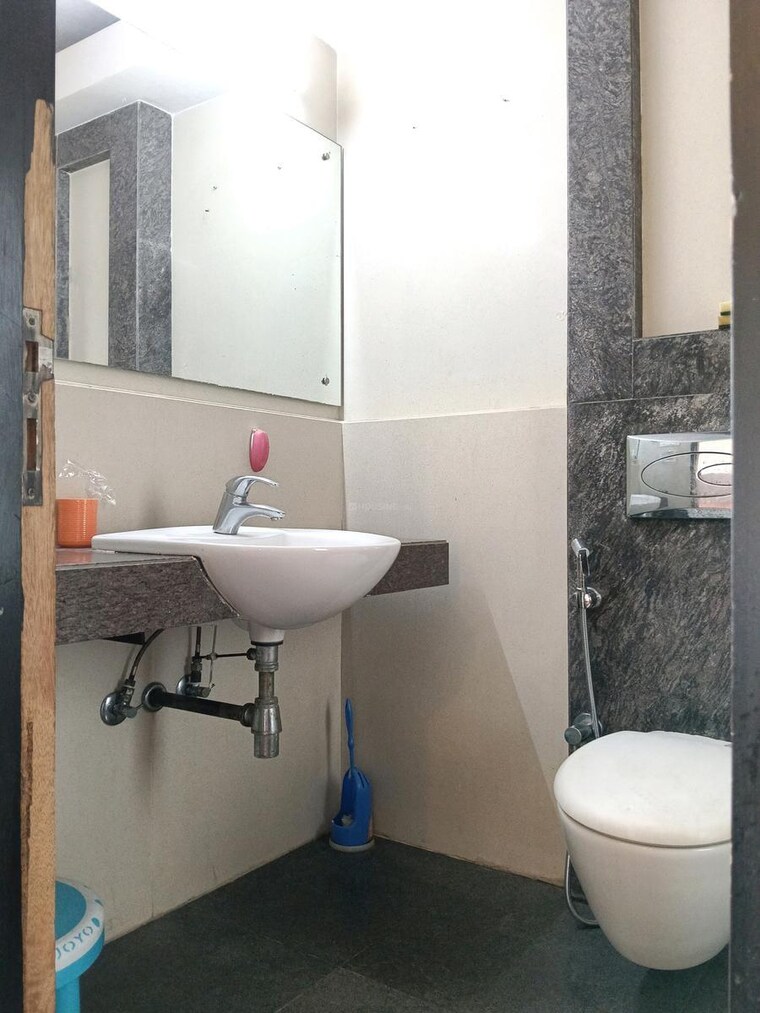 Bathroom, lodha-luxuria 2 Bedroom 994 Sq.Ft. Apartment In Majiwada Thane 8826216