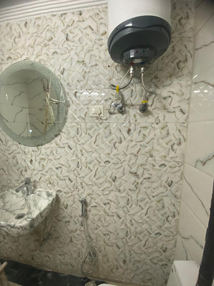 Bathroom, malviya nagar 3 Bedroom 1150 Sq.Ft. Builder Floor In Malviya Nagar Delhi 8826224