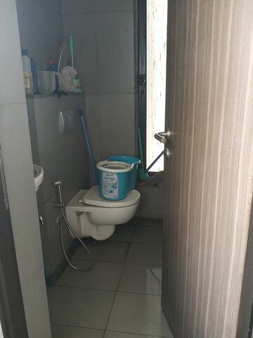 Bathroom in 3.5 BHK Apartment at Shapoorji Pallonji Vicinia, Powai – for Rent
