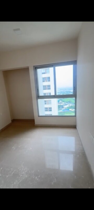 Room in 2 BHK Apartment at Piramal Vaikunth, Balkum Pada – for Rent