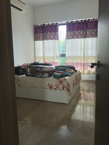 Room in 3.5 BHK Apartment at Shapoorji Pallonji Vicinia, Powai – for Rent