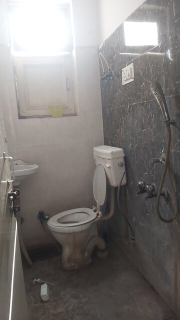 Bathroom in 1 RK Builder Floor at Mayur Vihar – for Rent