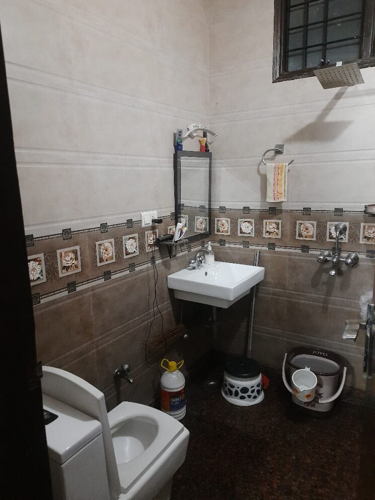 Bathroom, indrapuram 3 Bedroom 1325 Sq.Ft. Builder Floor In Indrapuram Ghaziabad 8826365