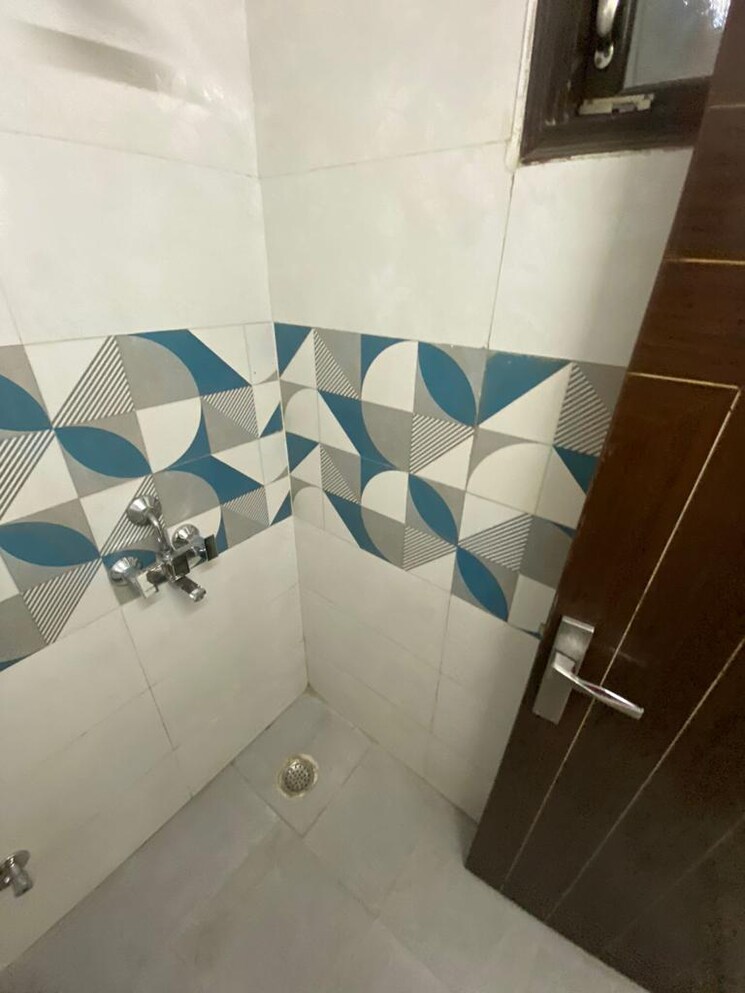 Bathroom, indrapuram 3 Bedroom 1350 Sq.Ft. Builder Floor In Indrapuram Ghaziabad 8826376