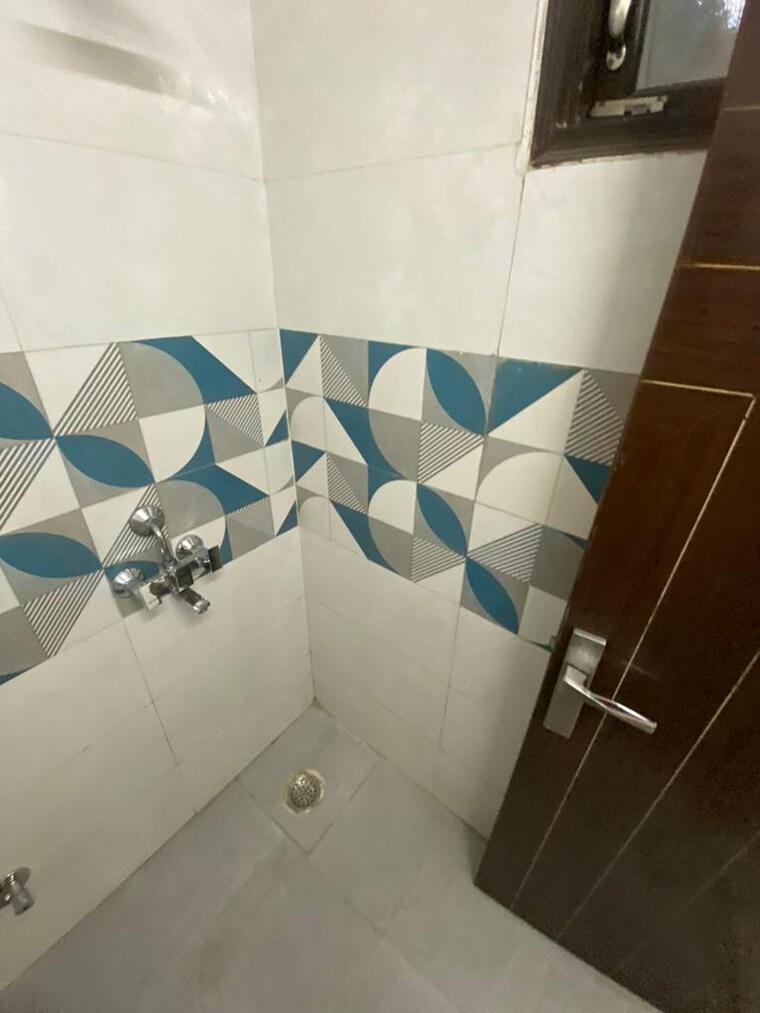 Bathroom, indrapuram 3 Bedroom 1350 Sq.Ft. Builder Floor In Indrapuram Ghaziabad 8826376