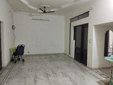 Room in 2 BHK Independent House at Sector 15 – for Rent