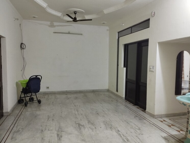 Room, sector 15 2 Bedroom 263 Sq.Yd. Independent House In Sector 15 Sonipat 8826383