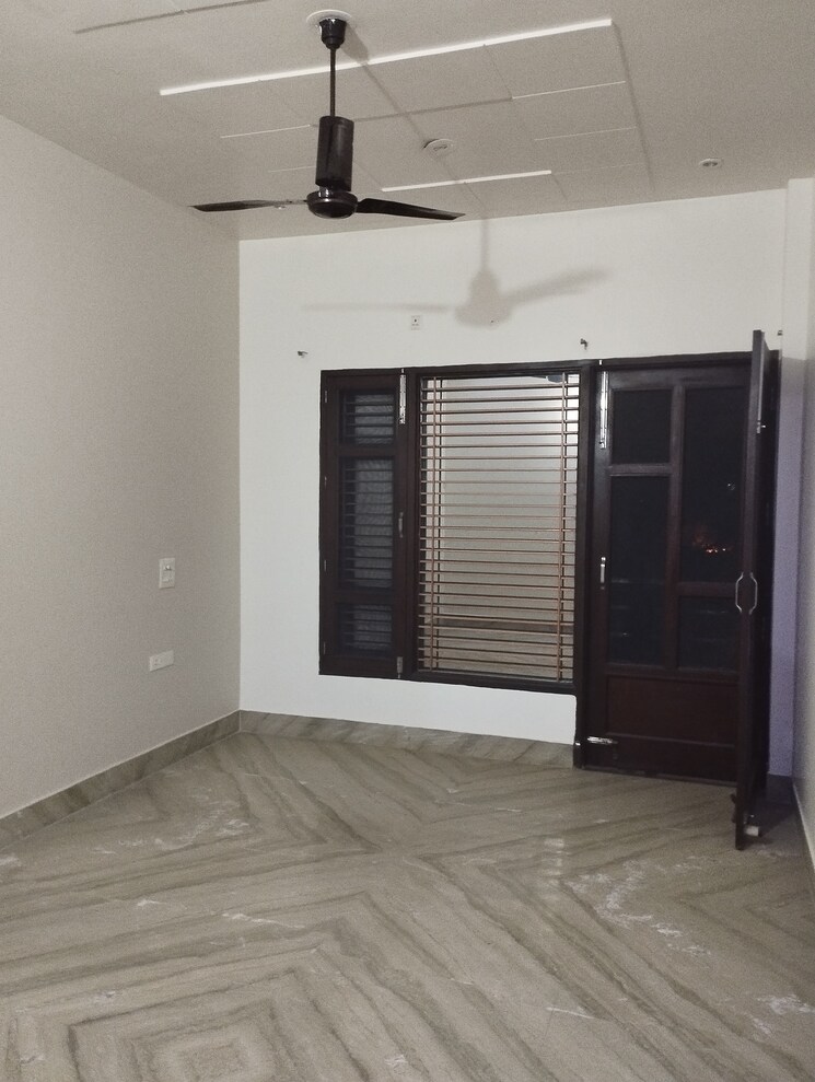 Room, sector 15 3 Bedroom 300 Sq.Yd. Independent House In Sector 15 Sonipat 8826421