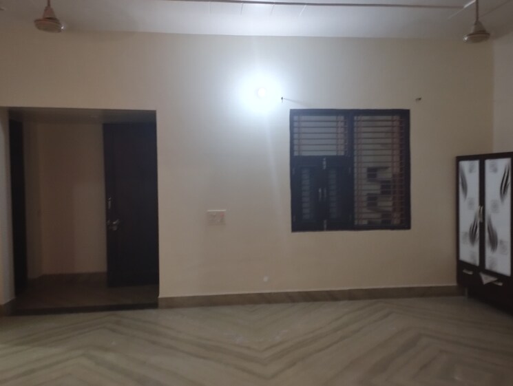 Room, sector 15 3 Bedroom 300 Sq.Yd. Independent House In Sector 15 Sonipat 8826421