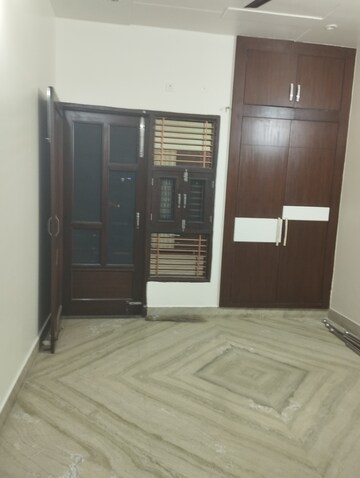 Room in 3 BHK Independent House at Sector 15 – for Rent