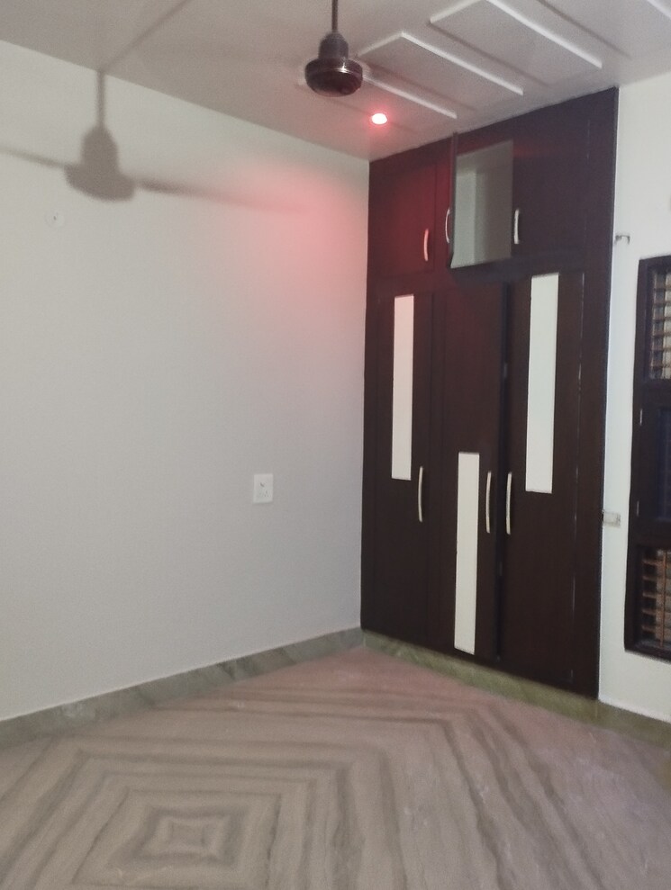 Room, sector 15 3 Bedroom 300 Sq.Yd. Independent House In Sector 15 Sonipat 8826421
