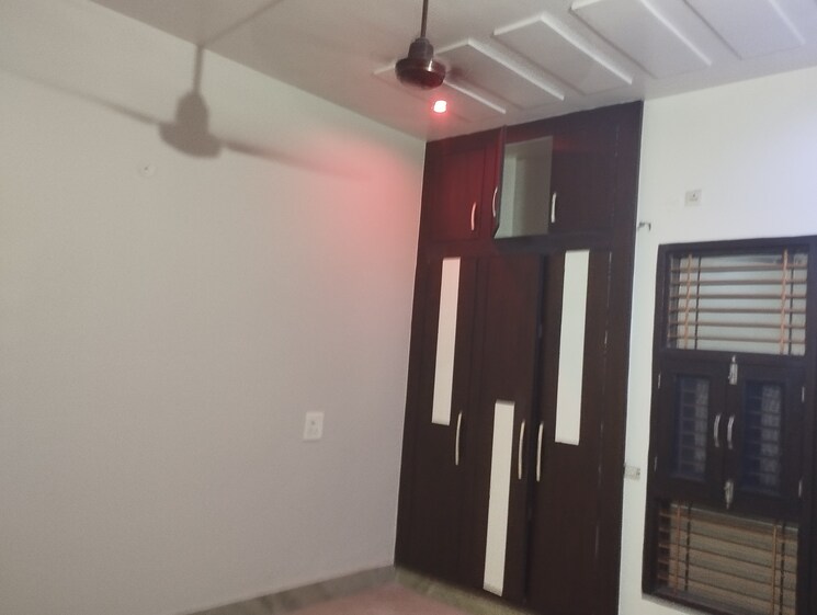Room, sector 15 3 Bedroom 300 Sq.Yd. Independent House In Sector 15 Sonipat 8826421