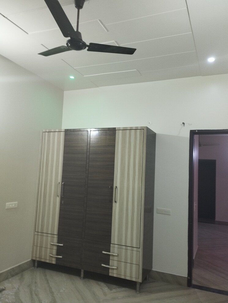 Bathroom, sector 15 3 Bedroom 300 Sq.Yd. Independent House In Sector 15 Sonipat 8826421