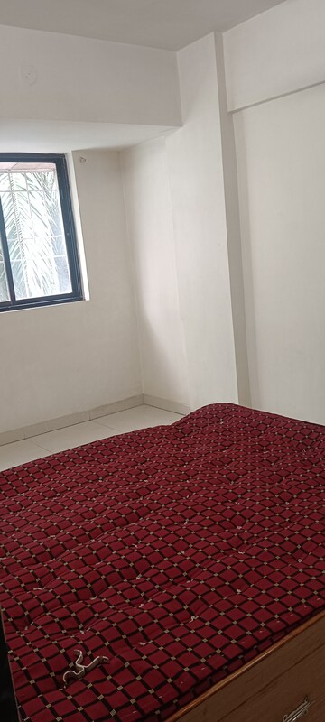 Room in 1 BHK Apartment at Kshitij CHS, Goregaon East – for Rent