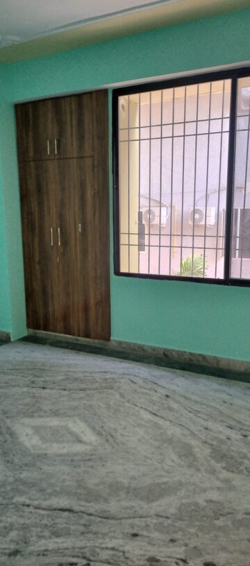 Room in 2 BHK Builder Floor at Kadamkuan – for Rent