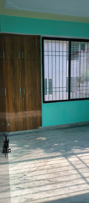 Room in 2 BHK Builder Floor at Kadamkuan – for Rent