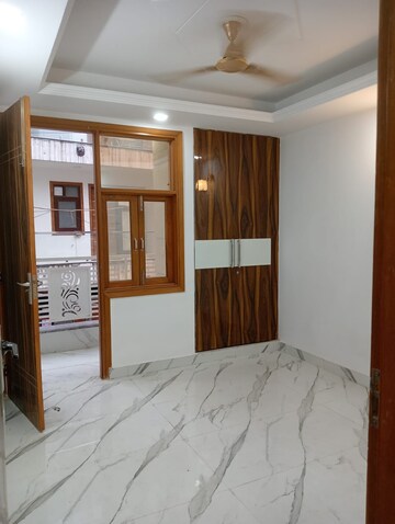 Room in 2 BHK Builder Floor at Khirki Extension – for Rent