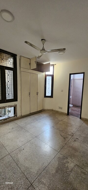 Room in 3 BHK Builder Floor at Greater Kailash ii – for Rent