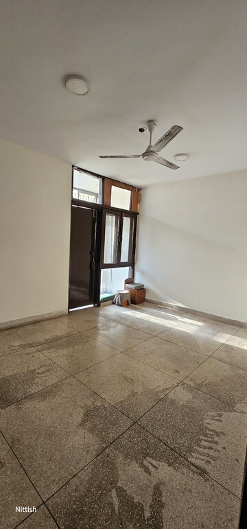 Room in 3 BHK Builder Floor at Greater Kailash ii – for Rent