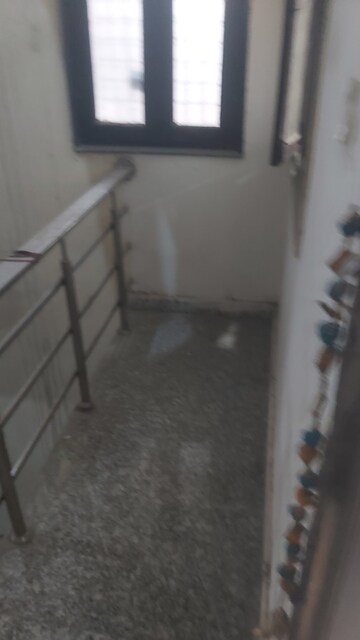 Furnished Amenities in 2.5 BHK Builder Floor at Mayur Vihar – for Rent