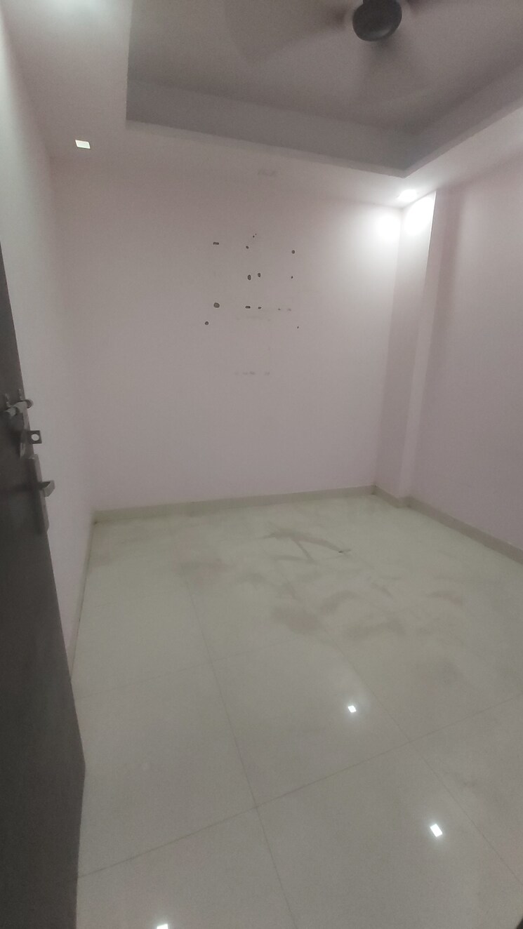 Room, mayur vihar 2.5 Bedroom 750 Sq.Ft. Builder Floor In Mayur Vihar Delhi 8826449